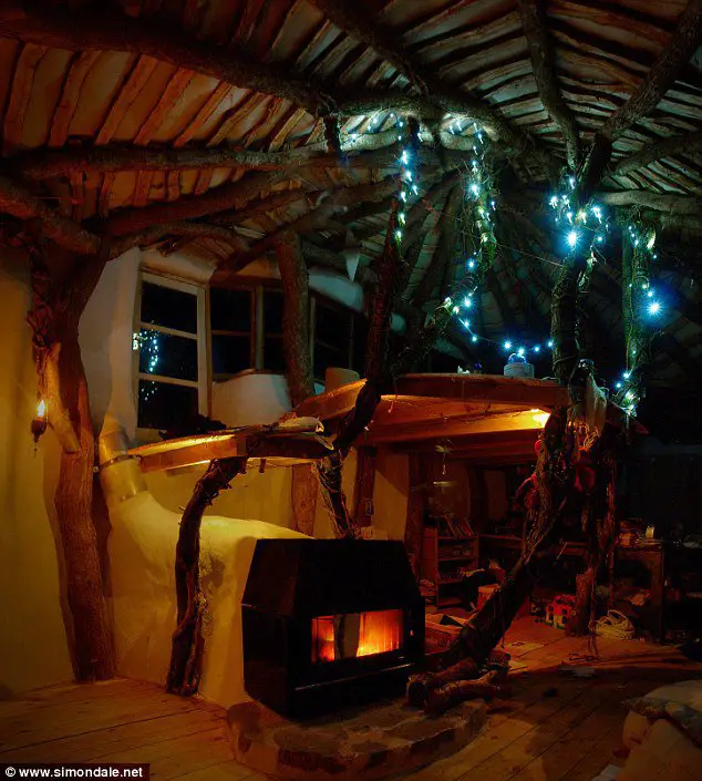 Intérieur maison de hobbit réel