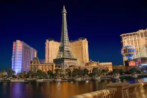 La tour Eiffel le Paris miniature de Las Vegas