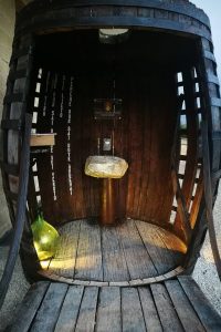 fontaine de vin rouge en italie en libre service