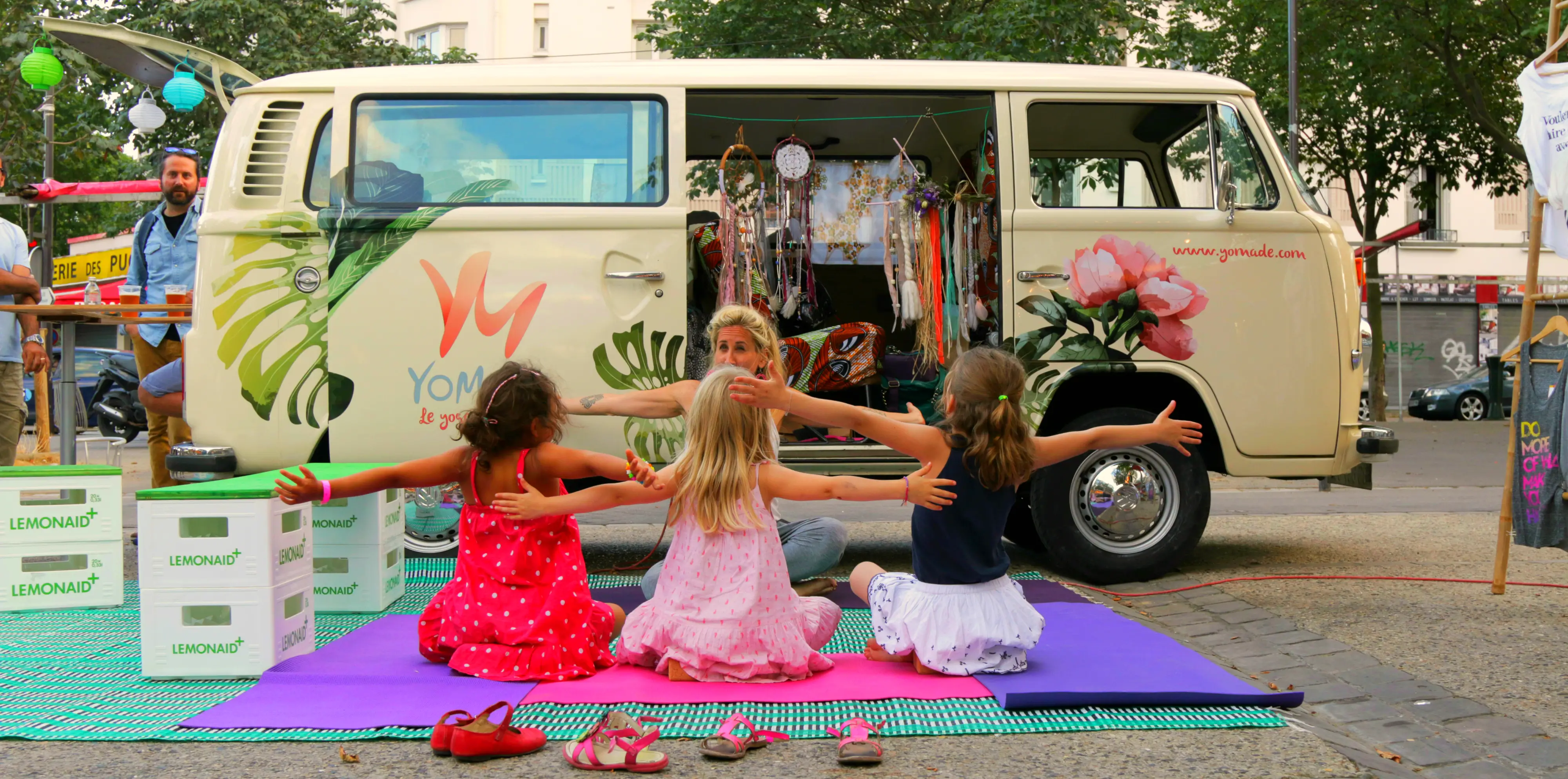Yomade, le Yoga Nomade en van hippie qui se déplace chez vous à Paris
