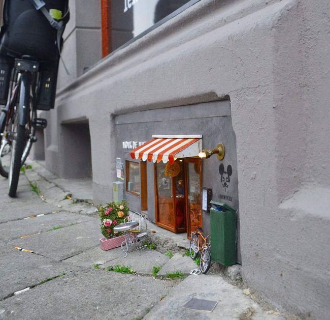 minuscules boutiques pour les souris dans les rues de Suède