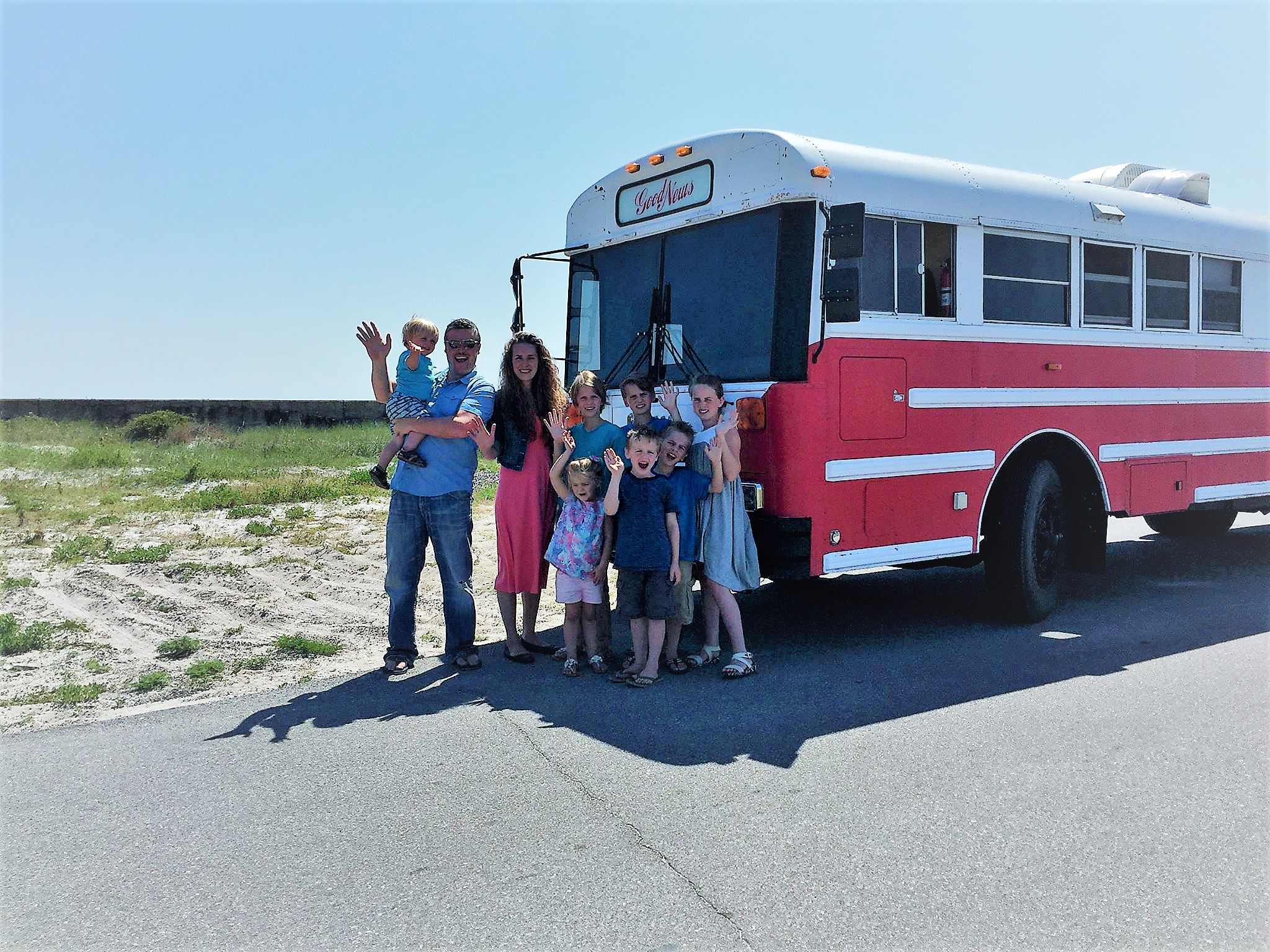 Une grande famille nomade sur les routes Good Bus New
